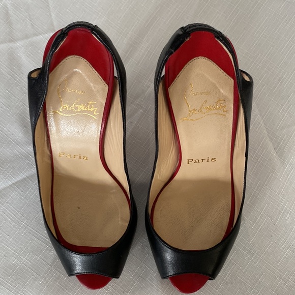 Peeped toe sling back 4.5”Christan Louboutin. Black leather EU35.5. - Picture 4 of 6